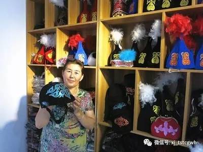 【民族團結】村里的“天鵝繡”繡出婦女致富門路