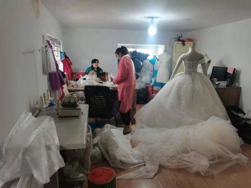 藏身于蘇州和泰家園小區14幢閣樓內,一婚紗加工小作坊被取締