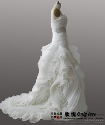 2011新款婚王薇薇2011 婚紗 拖尾婚紗 長拖尾 - 欣悅婚紗定制店 新娘婚紗 禮服 新娘配飾 來圖定做 代加工 - 幺五幫返利網使用一鍵返利寶_右鍵返現寶,淘寶網購物返利最高達50%!為您節約每一分錢!